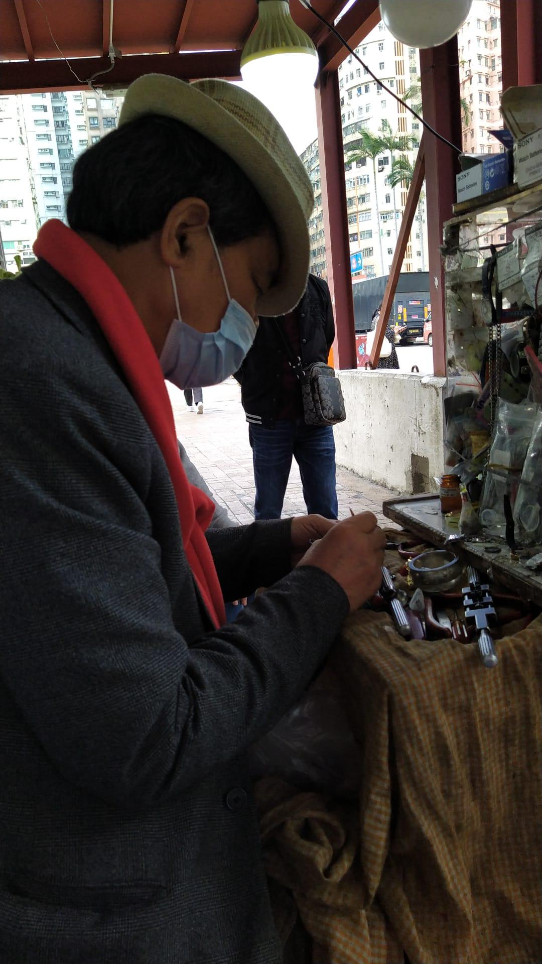 觀塘裕民坊鐘錶匠獲食環署「開綠燈」准遷至觀塘觀點中心外經營,料最快今年11月正式經營(「活在觀塘」圖片)