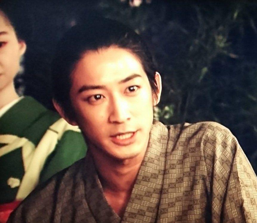 二神參演不少電視劇及電影。