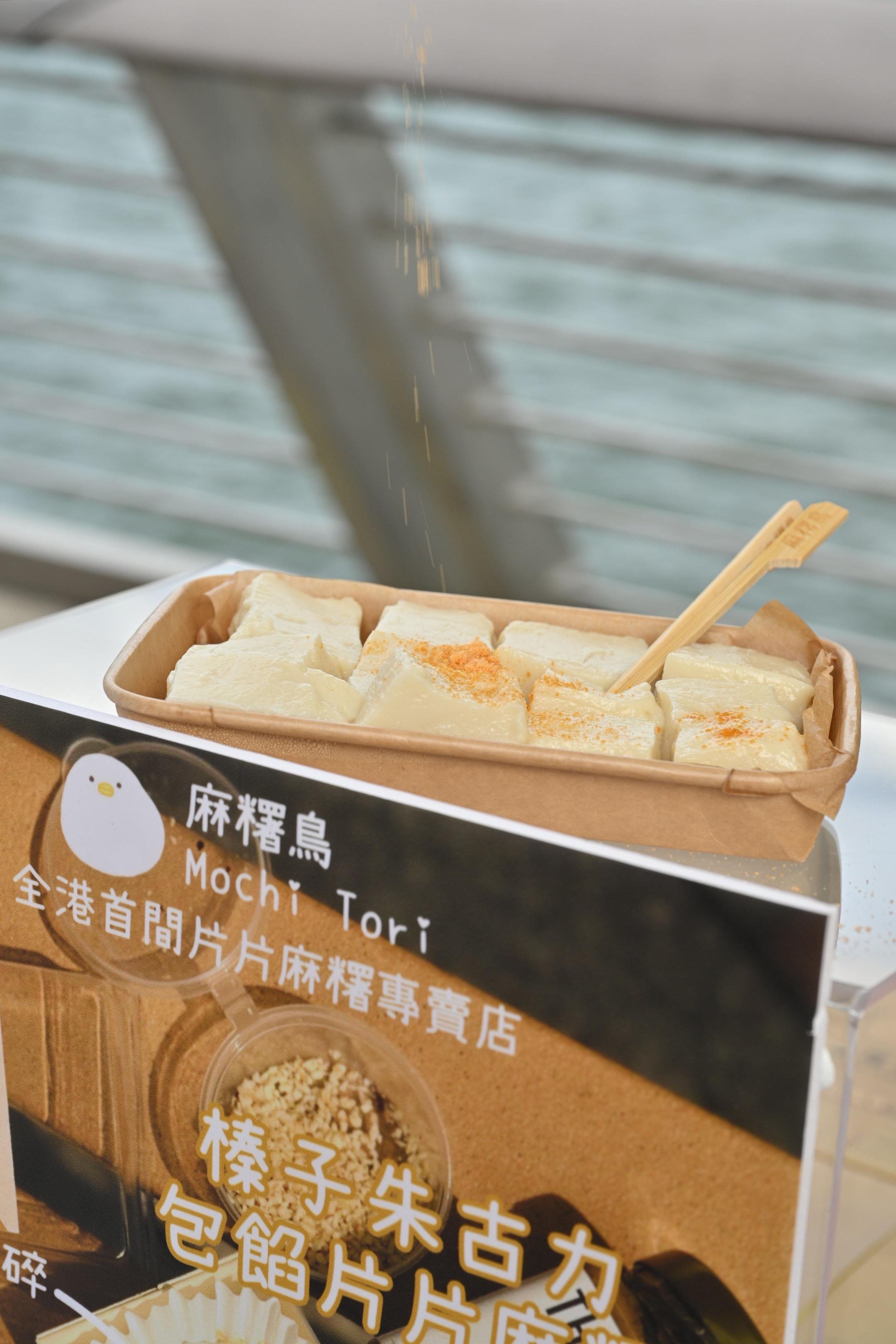 麻糬鳥市集獨家新品「豆腐花麻糬」配紅糖。