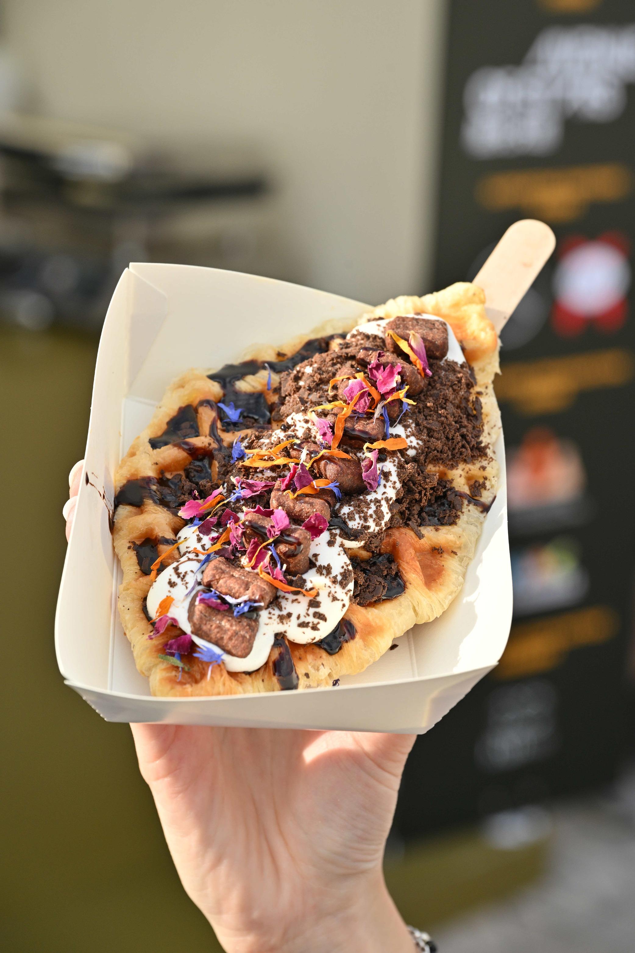 The Bathtub的清香伯爵茶牛角窩夫。