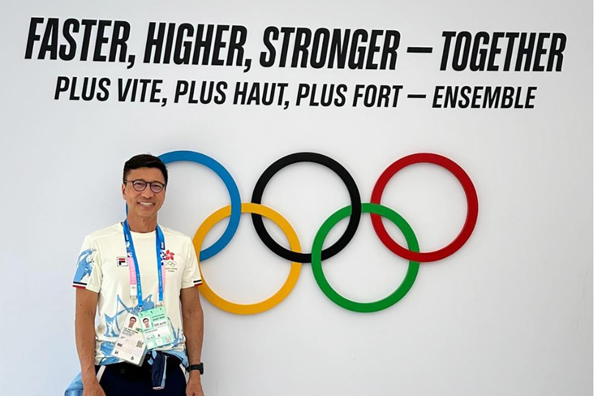 黃德森早前赴巴黎支持出戰奧運的香港運動員。(文化體育及旅遊局圖片)