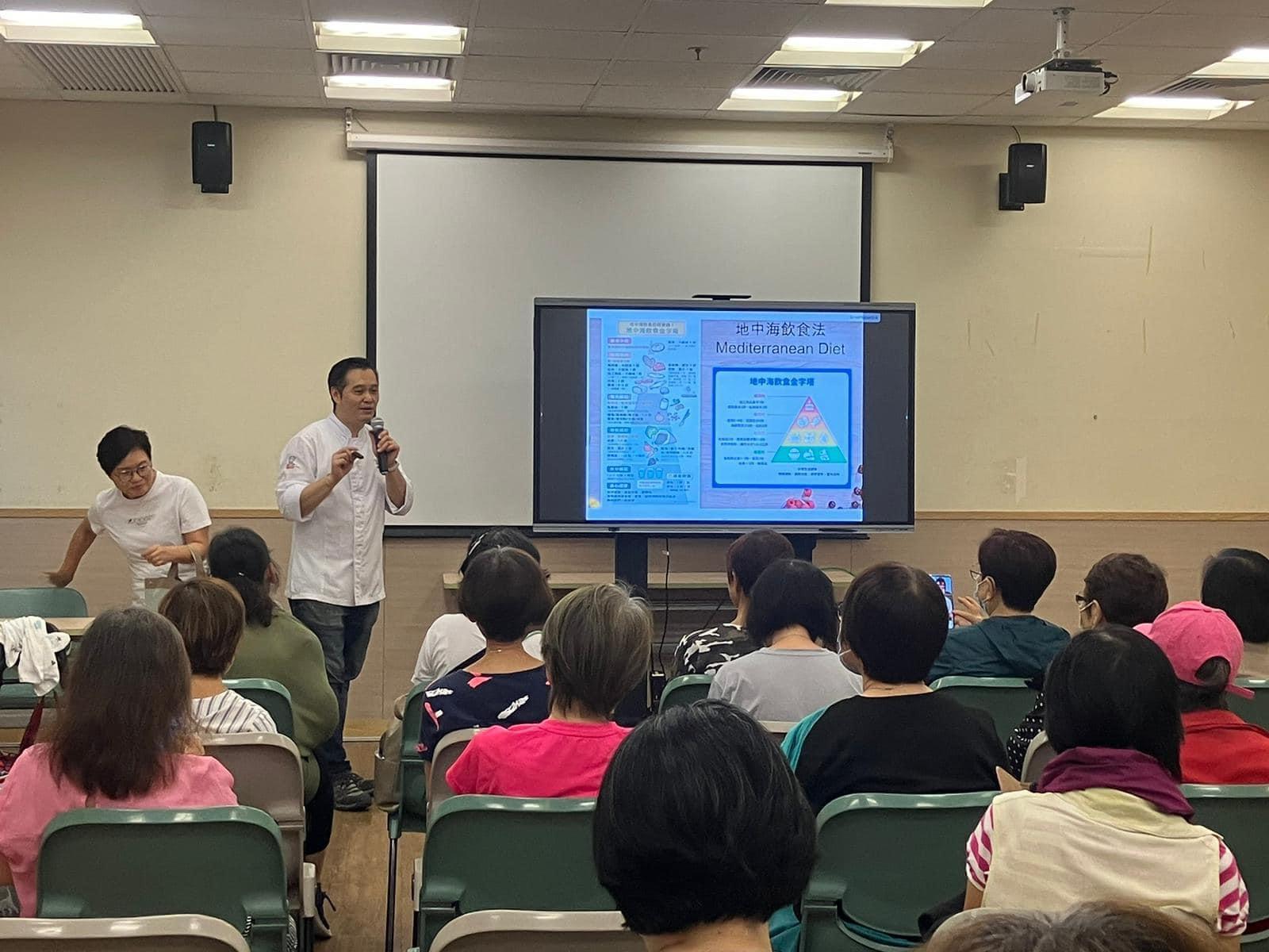 Marco與港青合作舉辦不少免費營養飲食知識課程及工作坊,讓基層大眾吸收健康知識。(Marco提供照片)