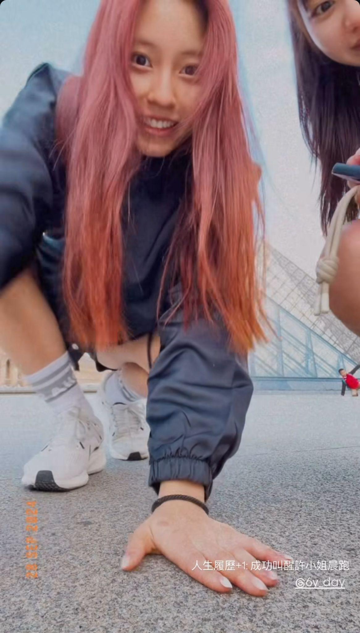 Ivy So與Day素顏現身羅浮宮晨跑。
