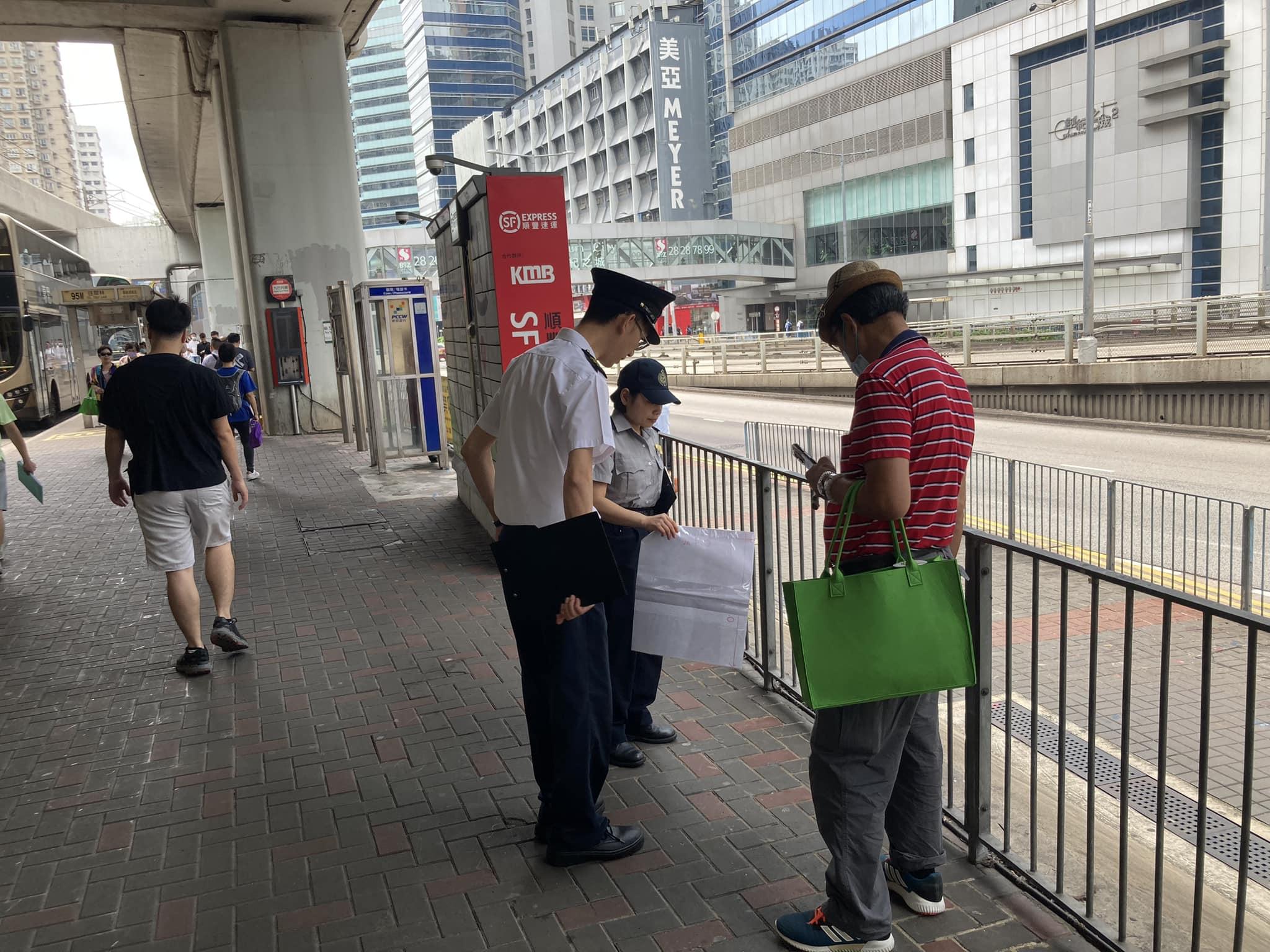 佘永盛早前與食環署職員一起視察和物色場地(「活在觀塘」圖片)