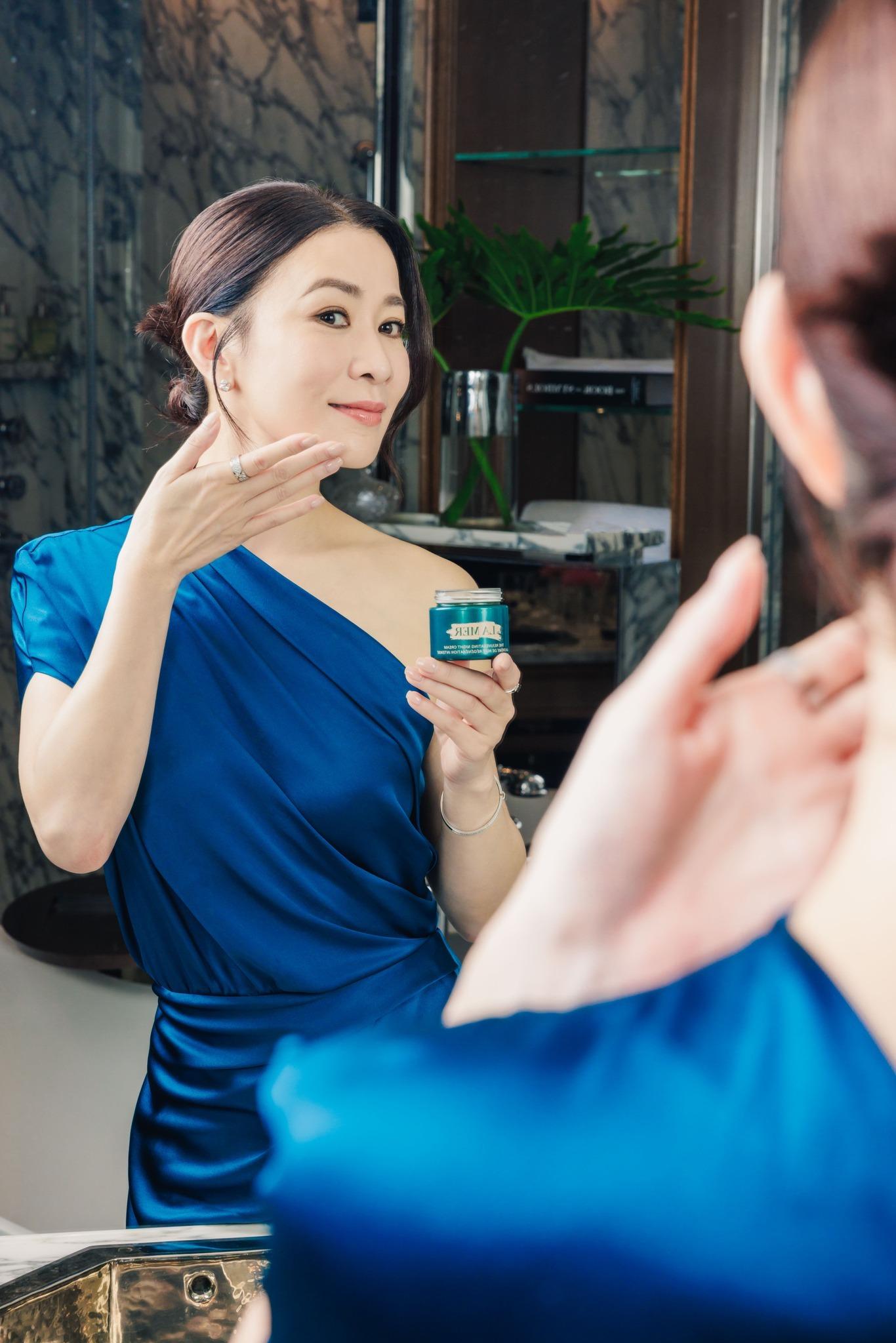 佘詩曼最愛奇蹟晚霜滋潤而不黏笠的獨有質感。