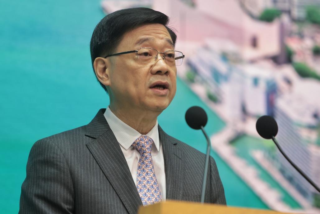 行政長官李家超指,政府重視國慶75周年,將推出多項與眾同樂的活動,包括半價請市民睇戲。(中通社)