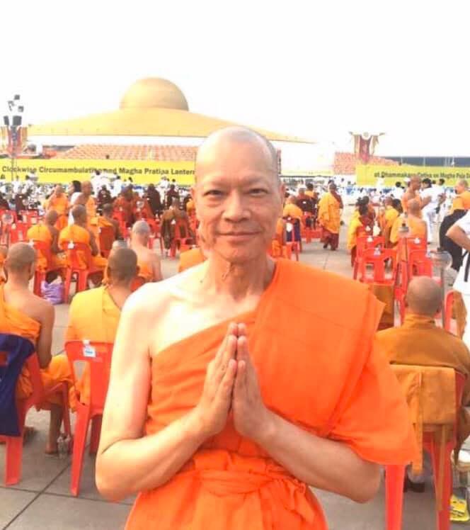 2020年2月,在清邁短期出家的洪朝豐,主動通知記者要公開他的性取向。