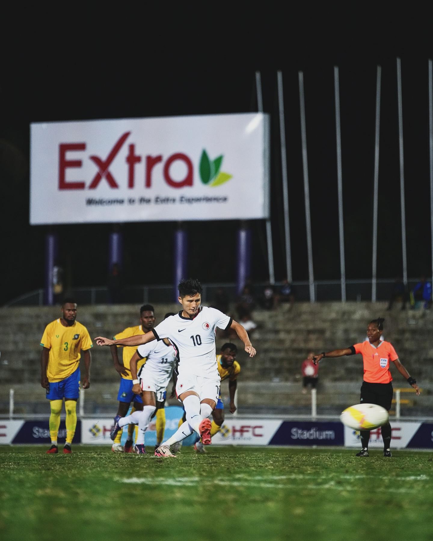 香港隊再由黃威操刀射入,3︰0領先所羅門群島。(中國香港足球總會圖片)