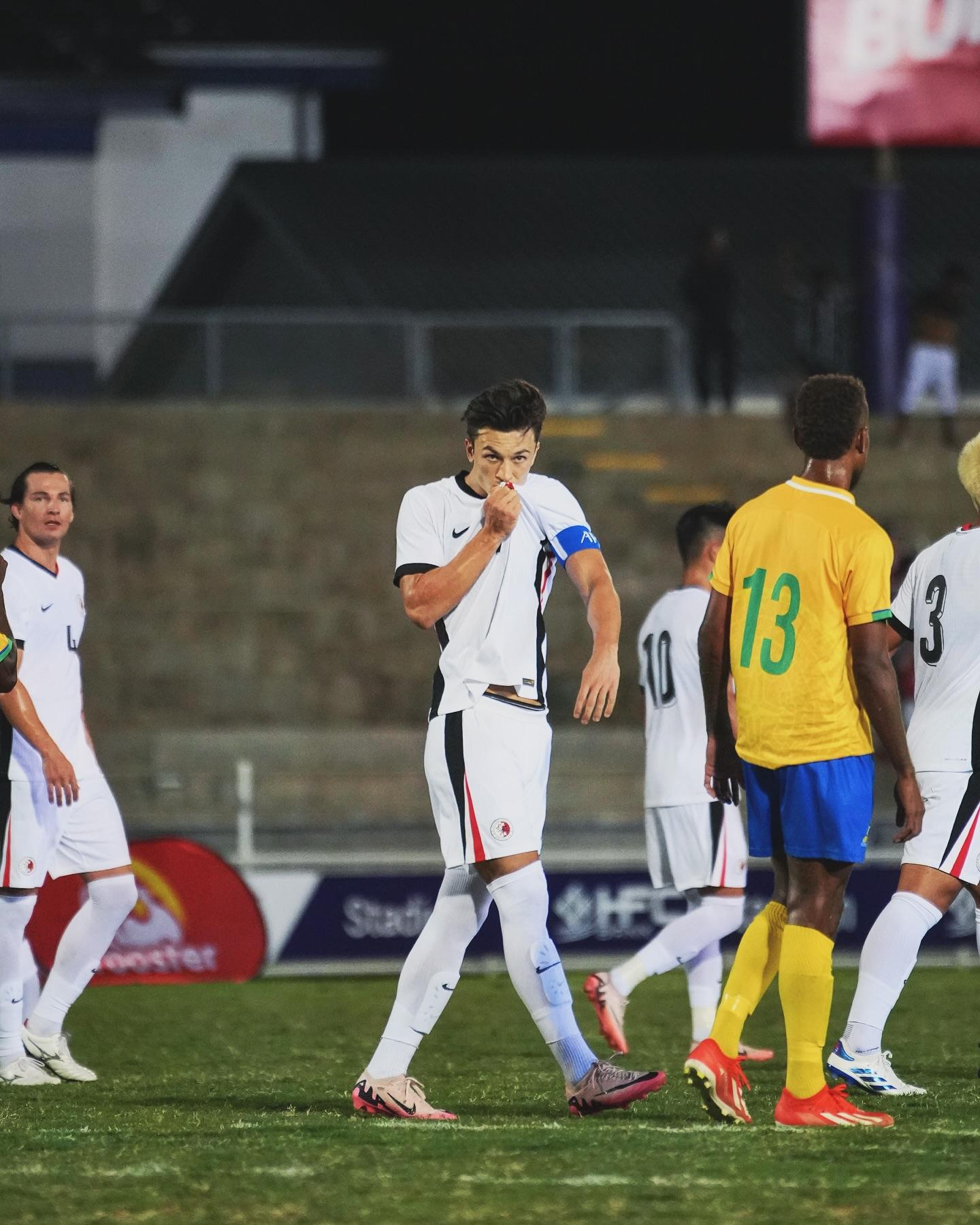 安永佳射入十二碼,香港隊以2︰0領先所羅門群島。(中國香港足球總會)