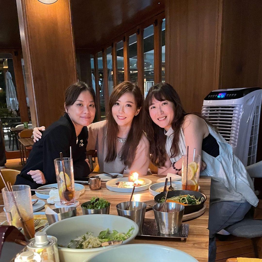 余思敏(左)日前樣子憔悴出席劉明軒(中)的生日聚會。