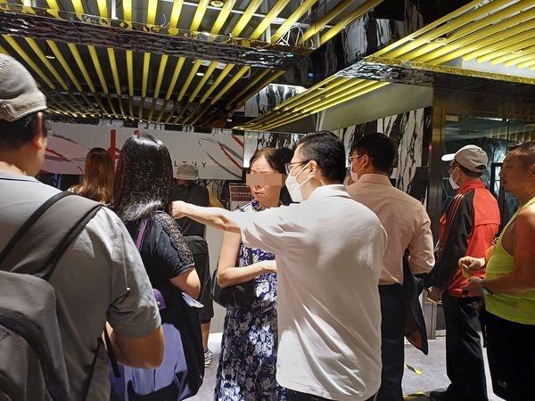 舒適堡結業|灣仔Healthy繼續重開 苦主排隊查詢會籍。(北角有樂fb圖)