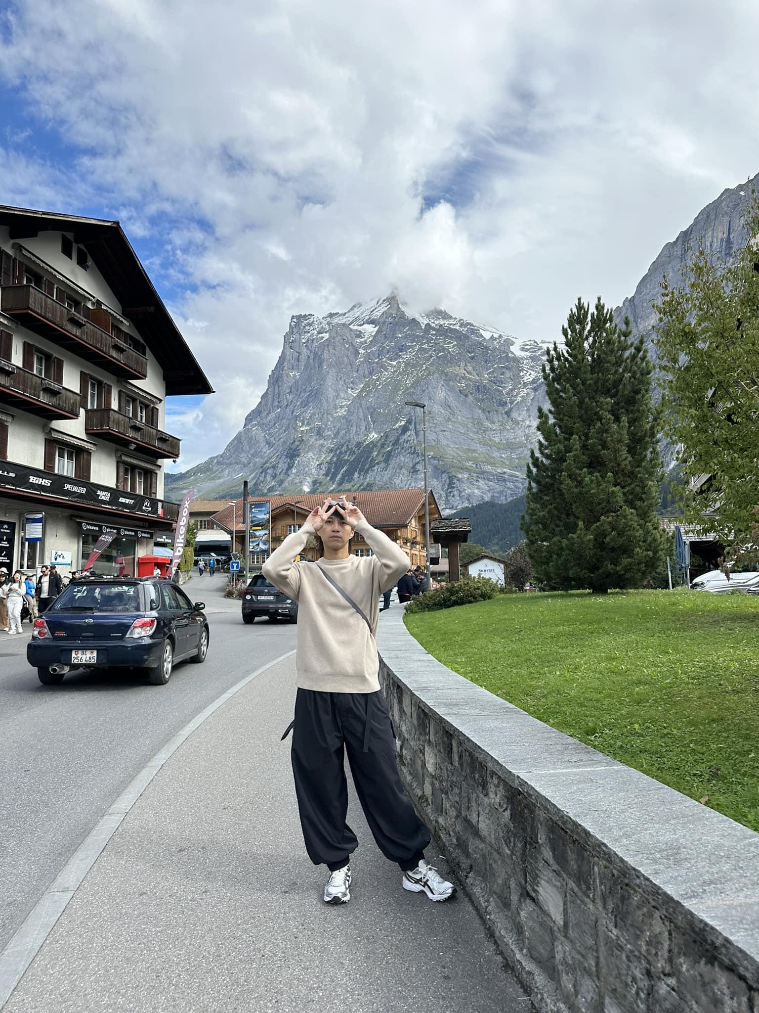 吳業坤不停在社交平台分享自己跟太太的行程。