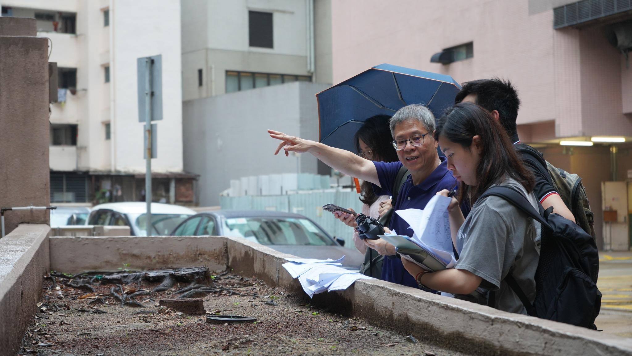 屋宇署聯同三個專業學會勘察樓宇。(屋宇署FB)