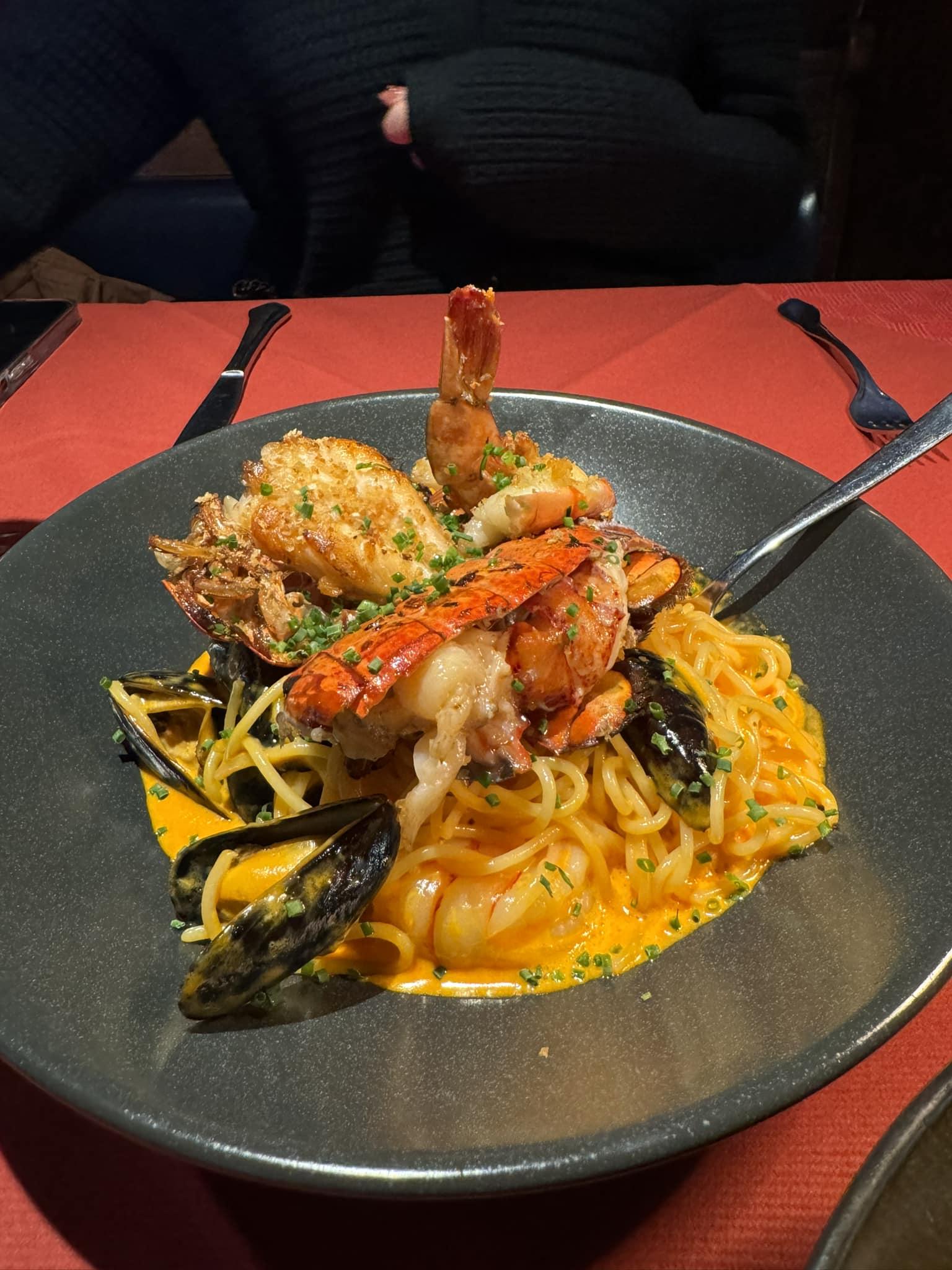 吳業坤不停在社交平台分享自己跟太太的行程。