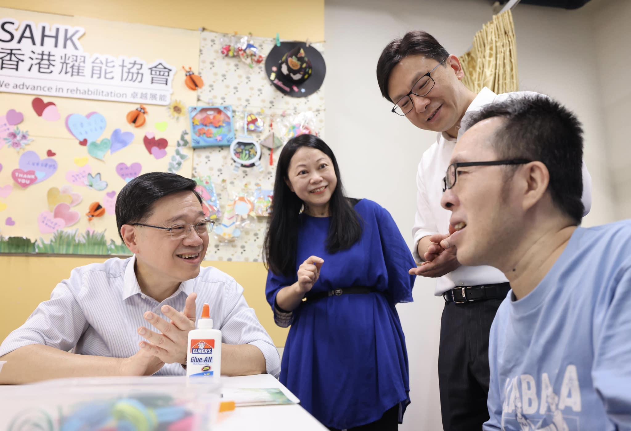 耀能協會提供康復訓練及嚴重殘疾人士日間照顧服務。