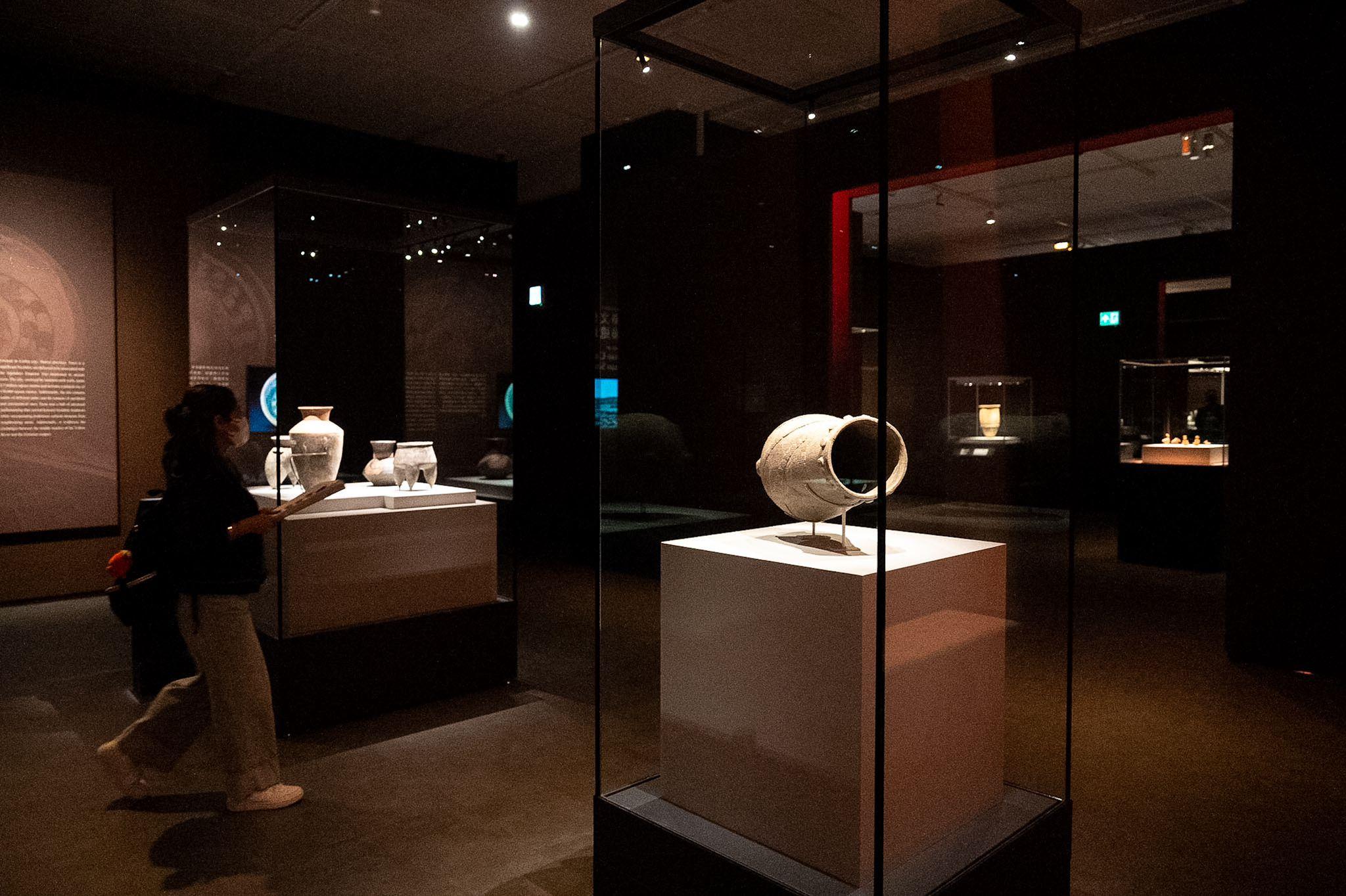 展覽展出約110件(套)文物。(林靄怡攝)