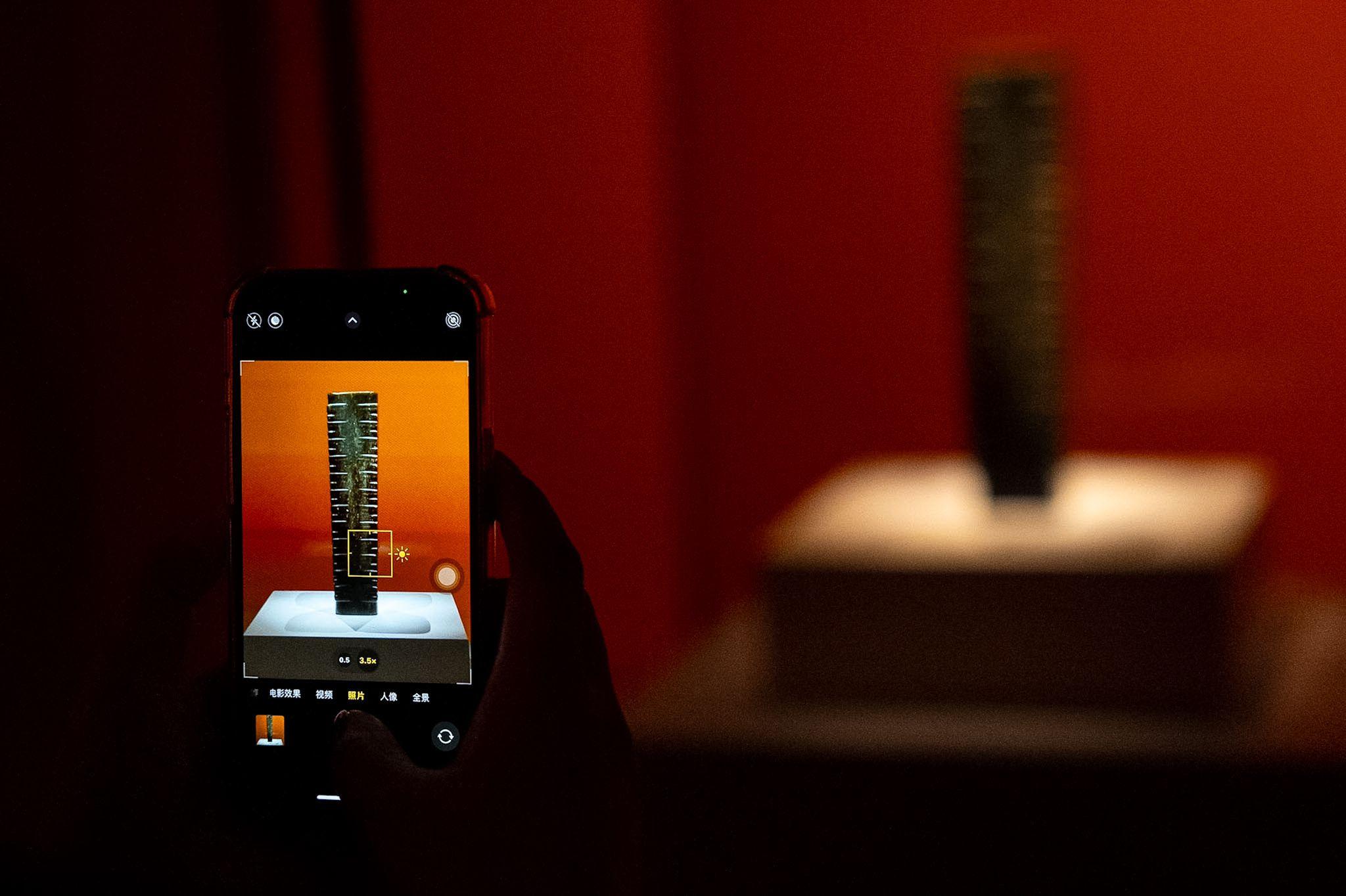 重點展品之一「玉琮」。(林靄怡攝)