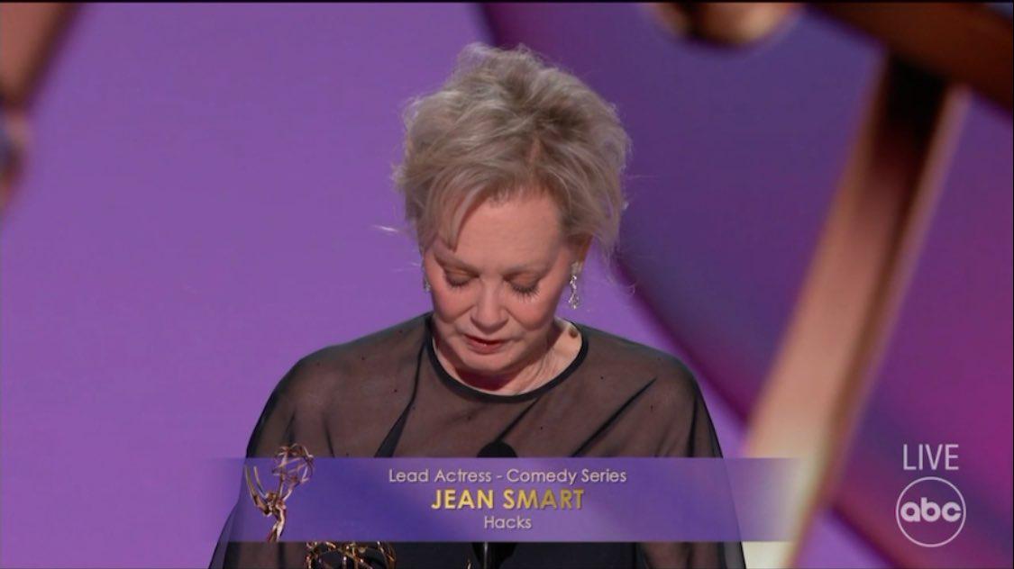 73歲珍史瑪特憑住HBO劇集《職業槍手》封喜劇類視后。