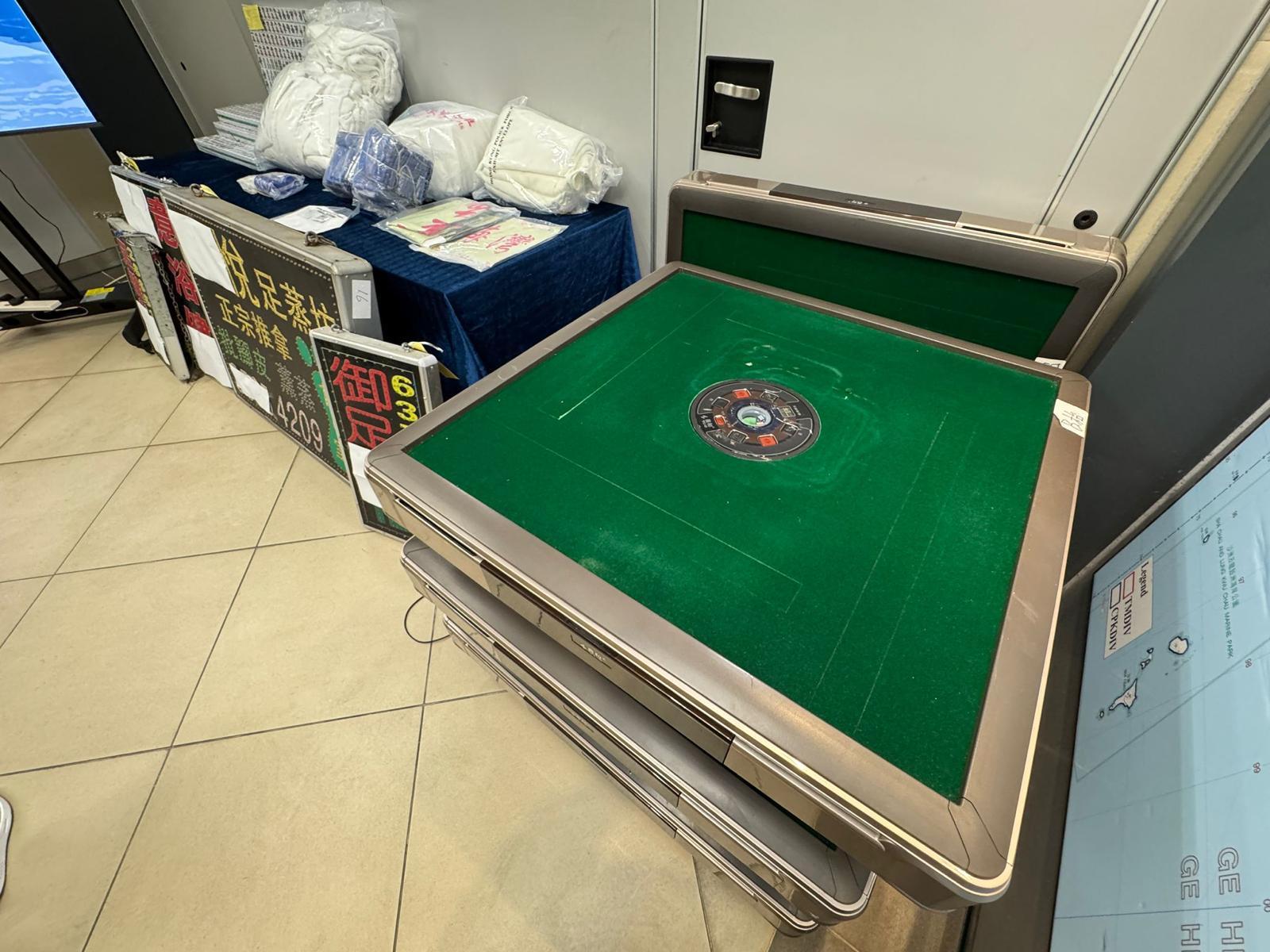 屯門搗破黑幫黃賭毒場所拘55人 公屋單位作製毒工場