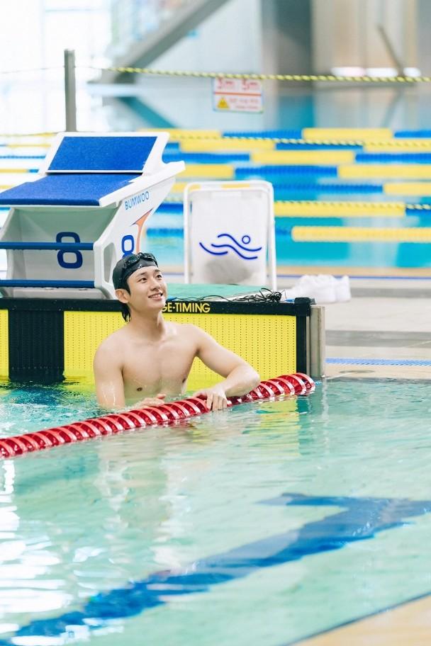 《經常請吃飯的漂亮姐姐》榮登Netflix香港區排行榜冠軍。