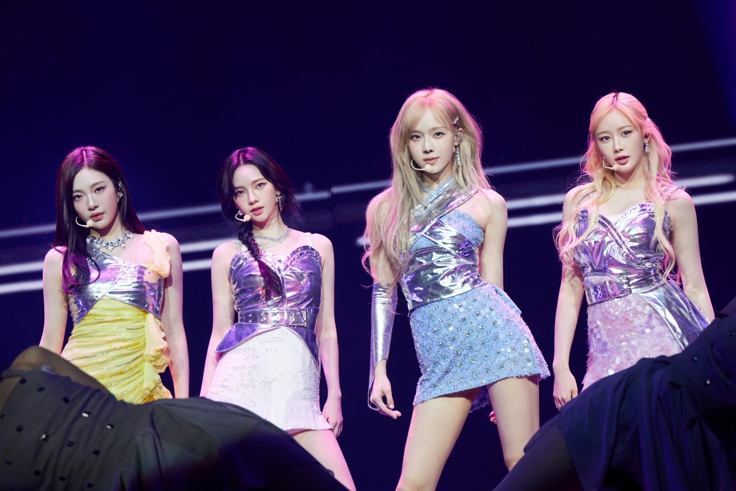 aespa的《Supernova》連續15周在Melon和Genie月榜上排名第一。