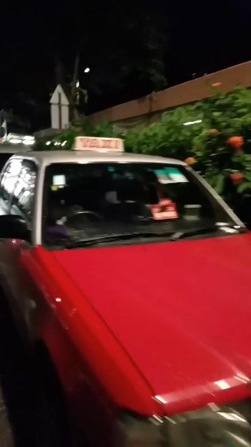 摩羯|粉嶺火車站外多部紅色的士在風球下被抄牌,引起網民熱議。(網片截圖)