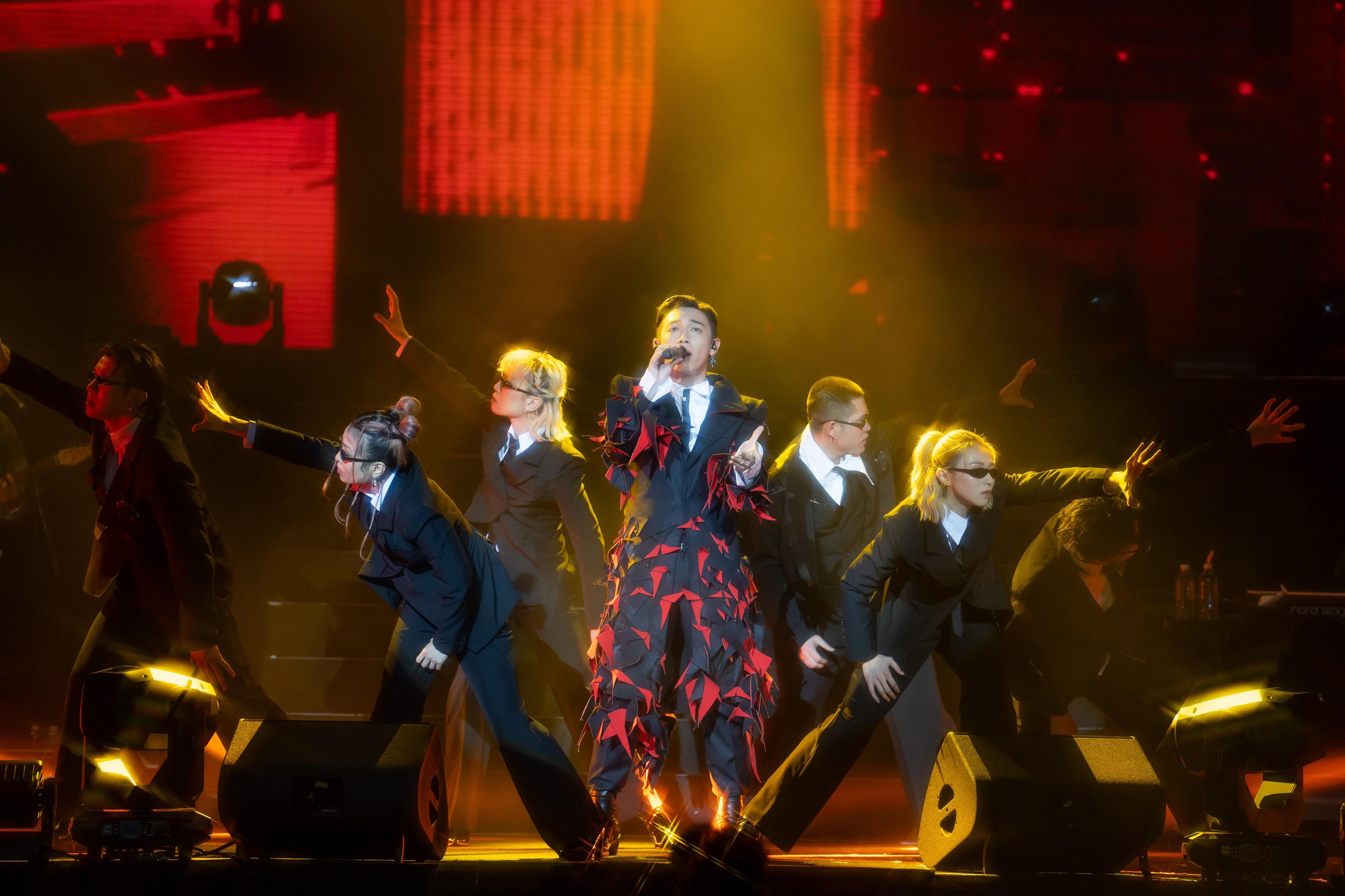 MC張天賦首次到馬拉演出,就創下新世代最年輕男歌手踏上雲星劇場開個唱的紀錄。