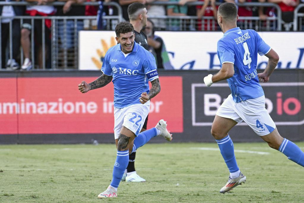 迪羅倫素為拿玻里打開紀錄。(美聯社)