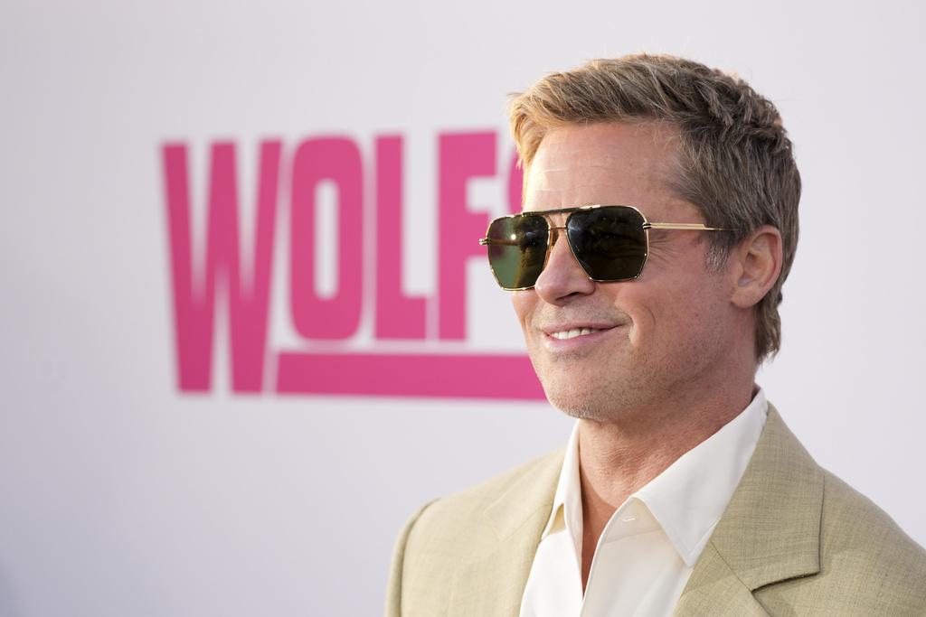 騙徒冒充畢彼特,向2名西班牙女子騙財。圖為畢彼特上周在美國洛杉磯出席電影《Wolfs》首映。(美聯社)