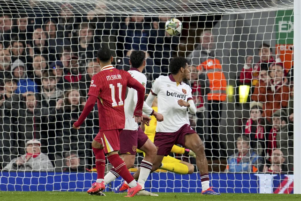 沙拿的入球為利物浦拉開至3:1。(美聯社)