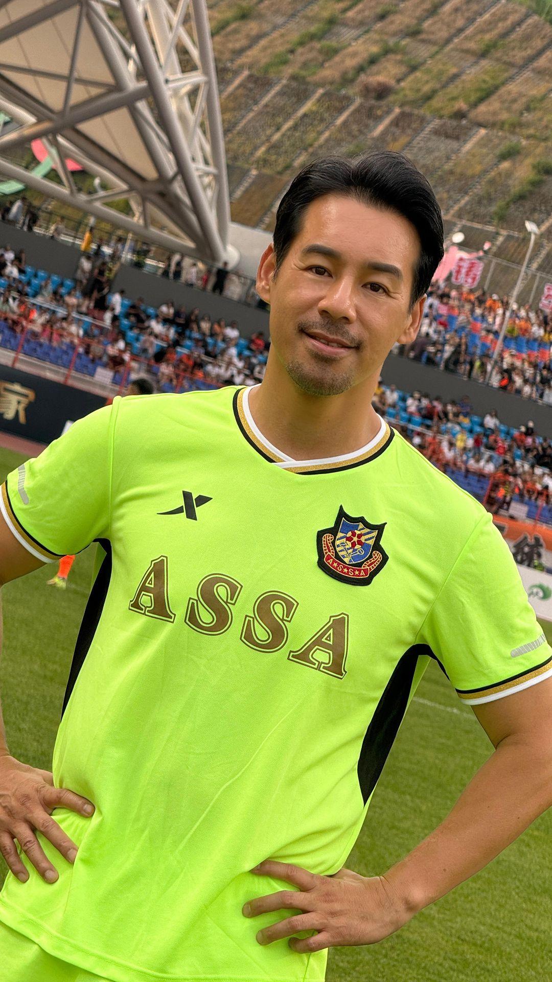 徐榮與曼聯名宿雲尼斯達萊撞樣。