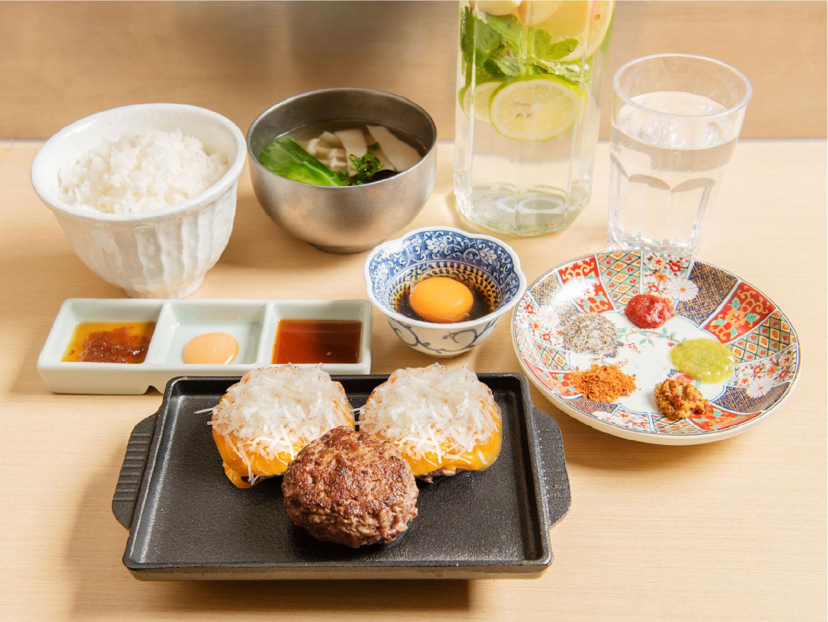 2個和牛漢堡套餐由$95起至$125,3個和牛漢堡套餐由$110起至$140,白飯及湯可以任添。