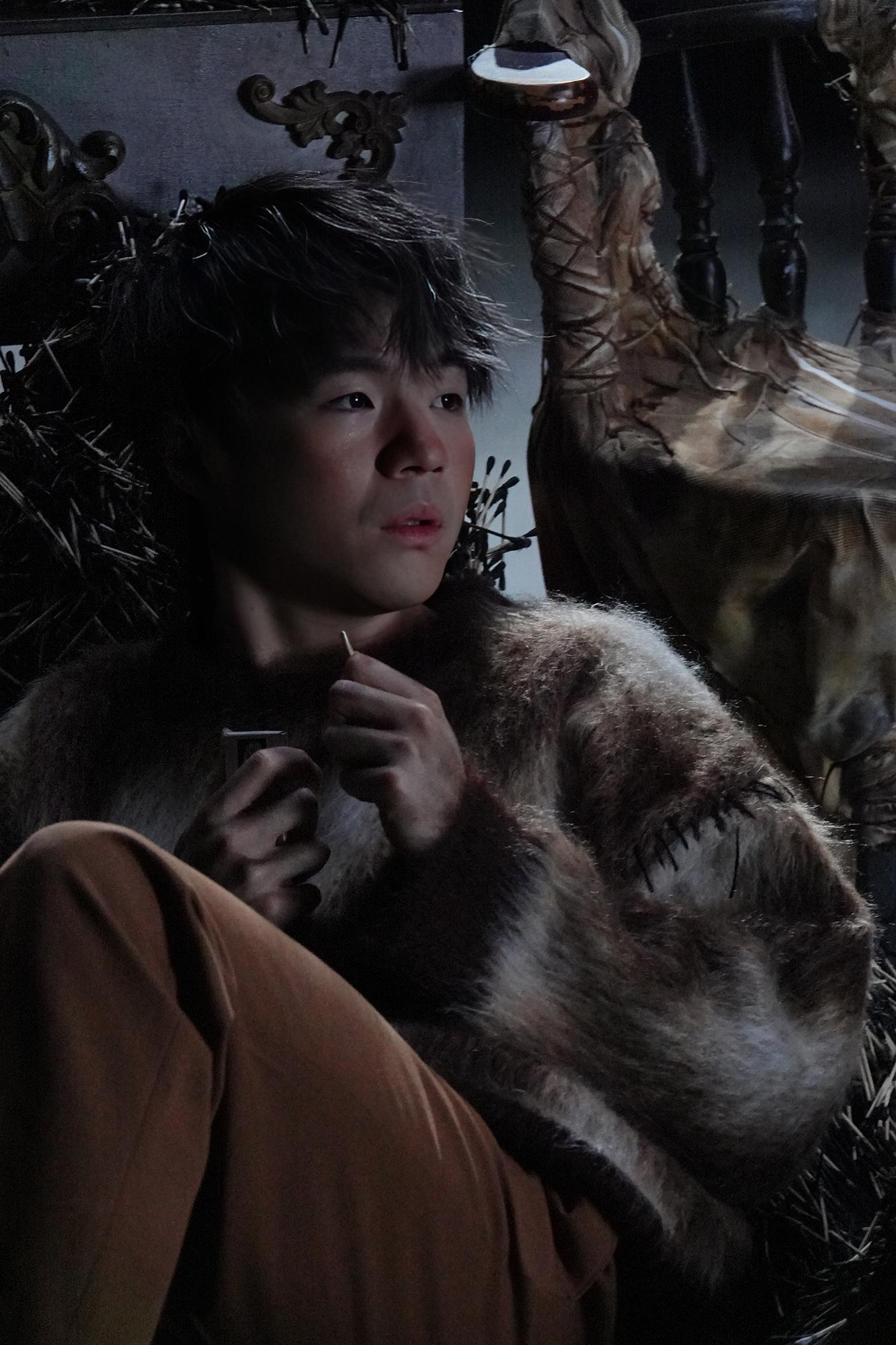 新歌《鑿》是談及Ian對於故事女主角的思念,已經達至瘋癲狀態,精神接近崩潰。