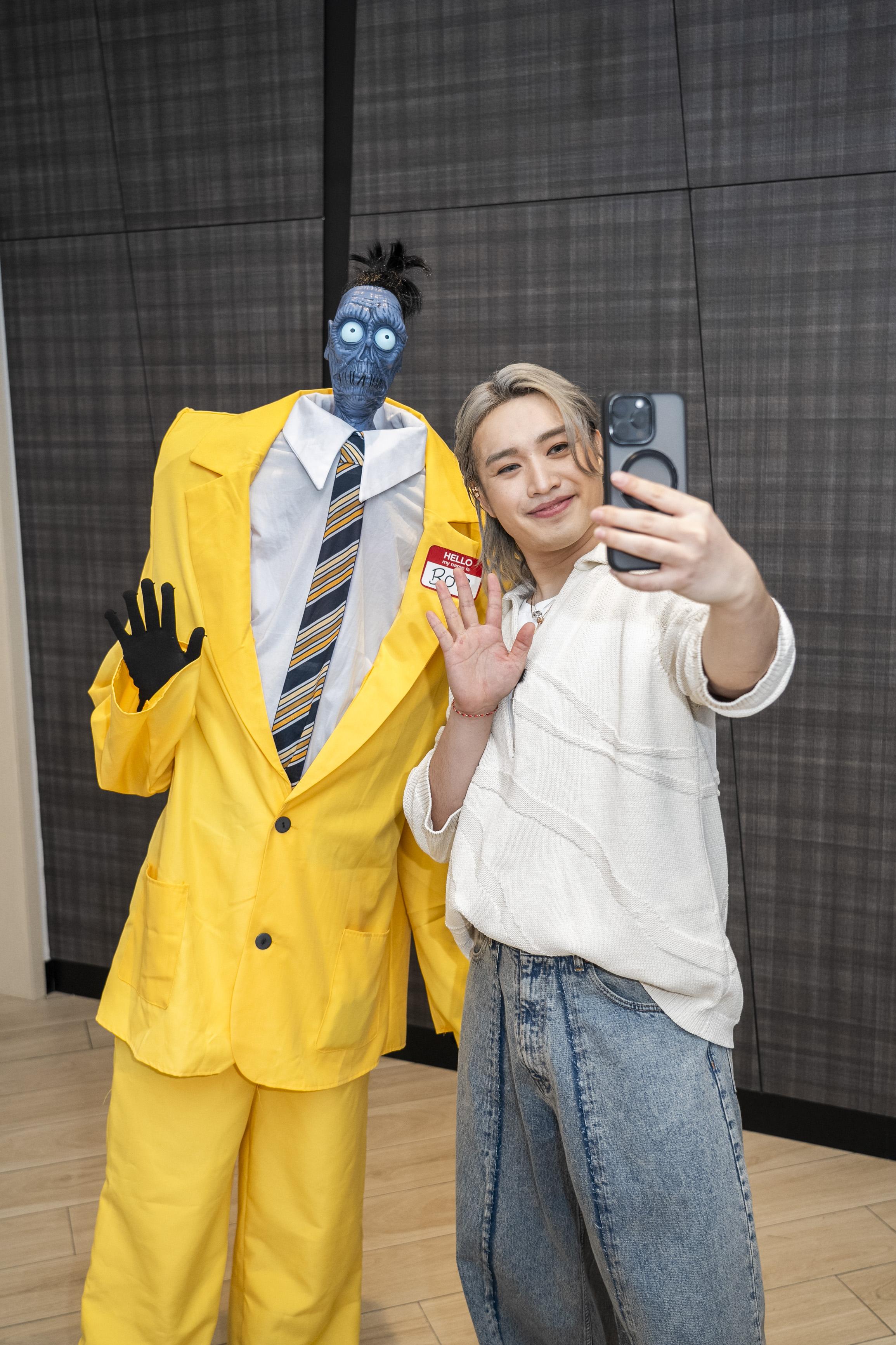 阿Jer興奮與阿卜自拍。