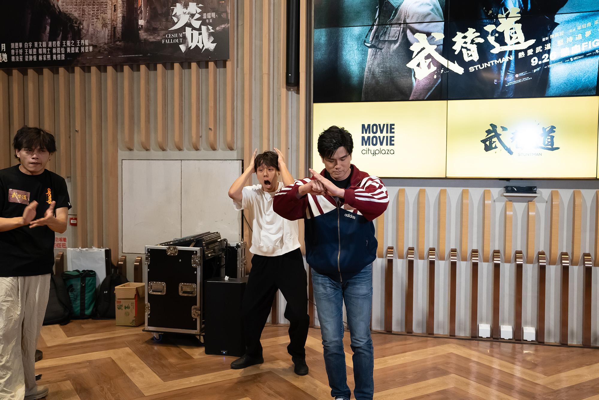 伍允龍起飛腳造勢。