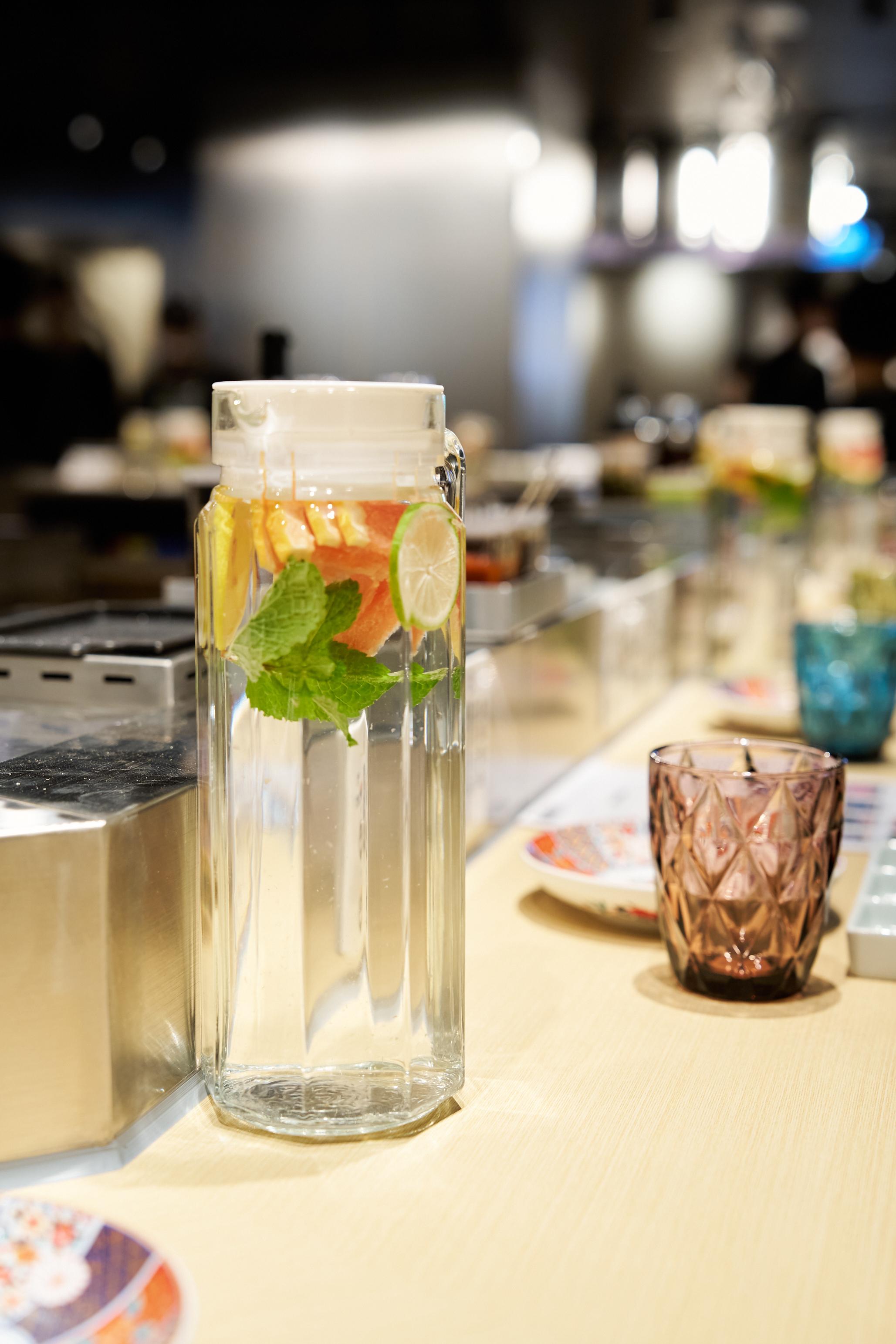 清水加了檸檬、青檸及薄荷帶出清新果香。