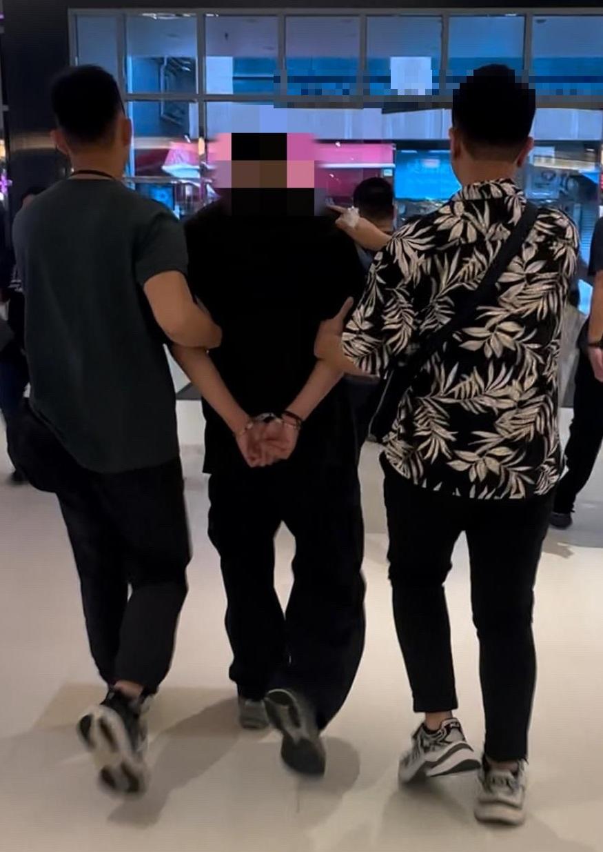 男子網購買17萬禮品卡相約交收,回家發現「不能用」報警求助。(警方提供)