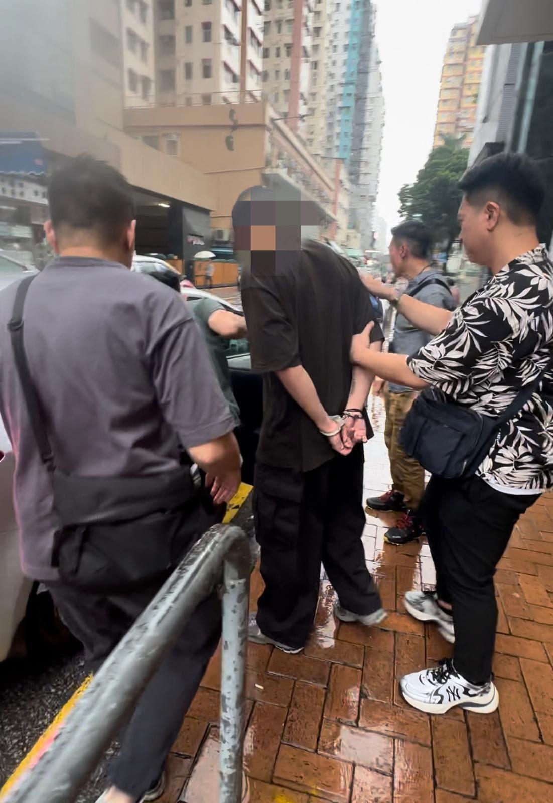 男子網購買17萬禮品卡相約交收,回家發現「不能用」報警求助。(警方提供)