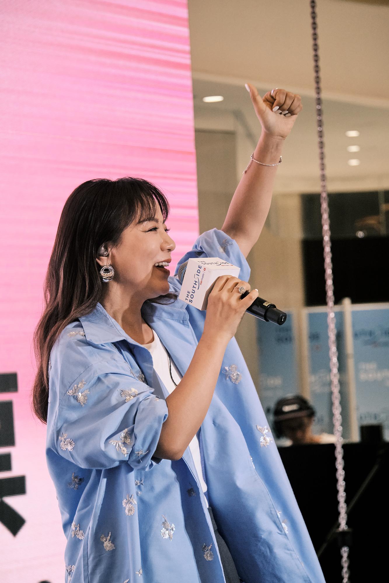 丁噹將於9月21日在香港舉行《當我們再一起》演唱會。