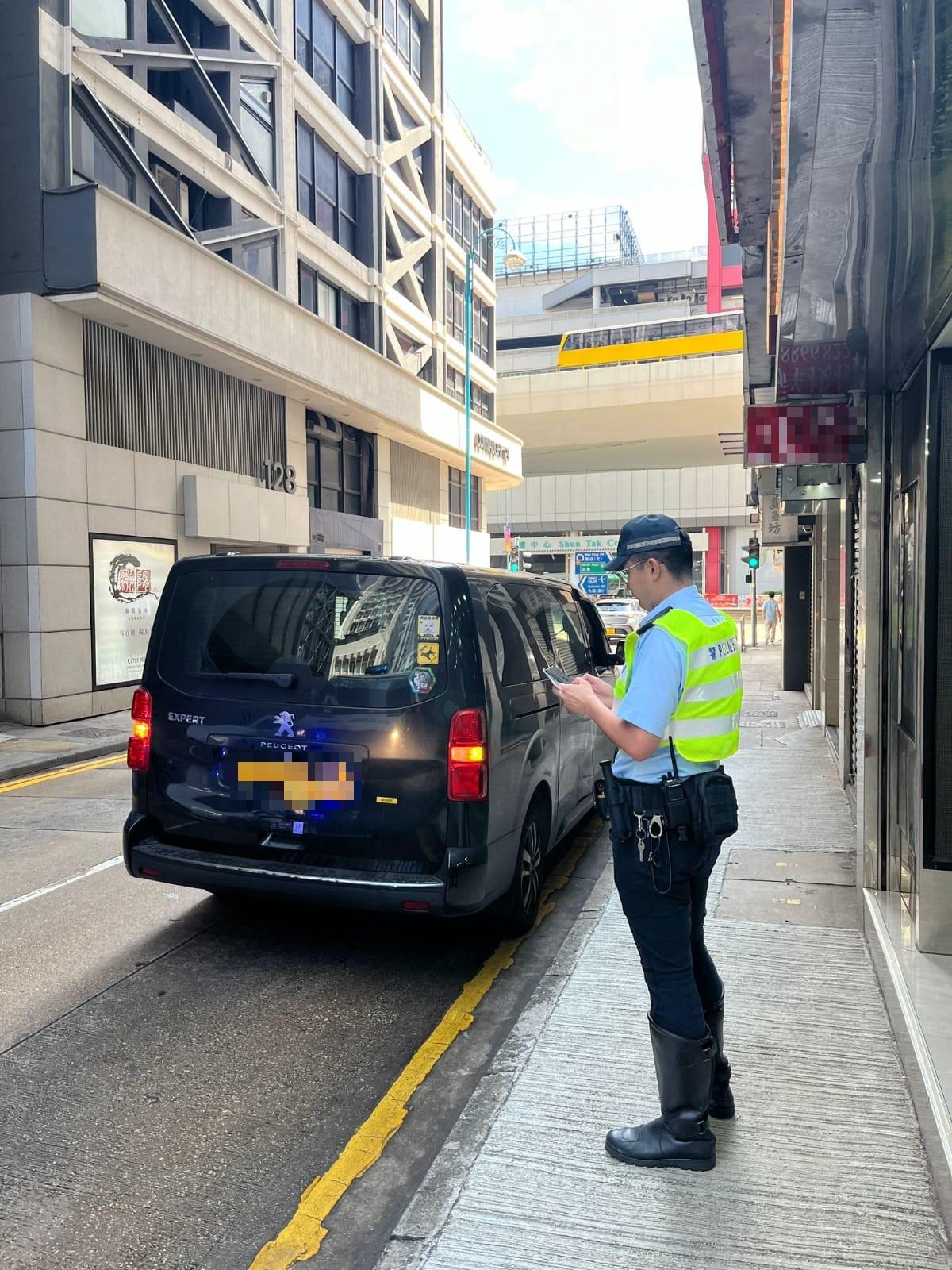 港島總區舉行交通日打擊交通違例(警方圖片)