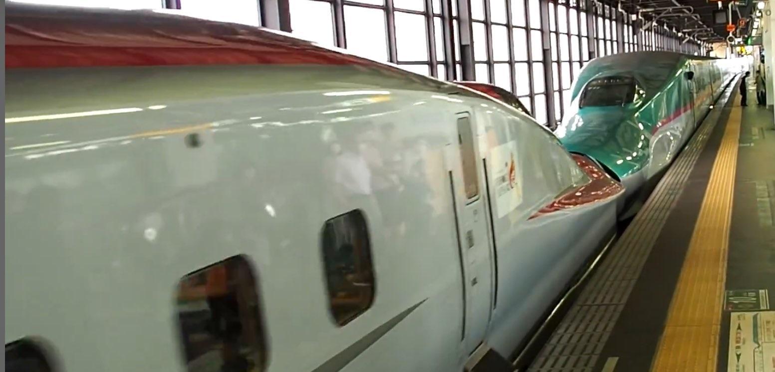 正常情況下兩輛列車是接合的。(網上圖片)