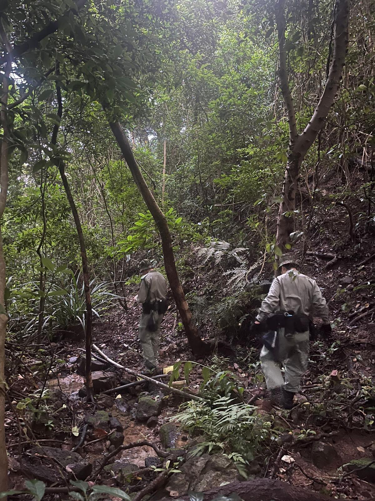 警方一連三日於清水灣道進行反爆竊行動。(警方圖片)