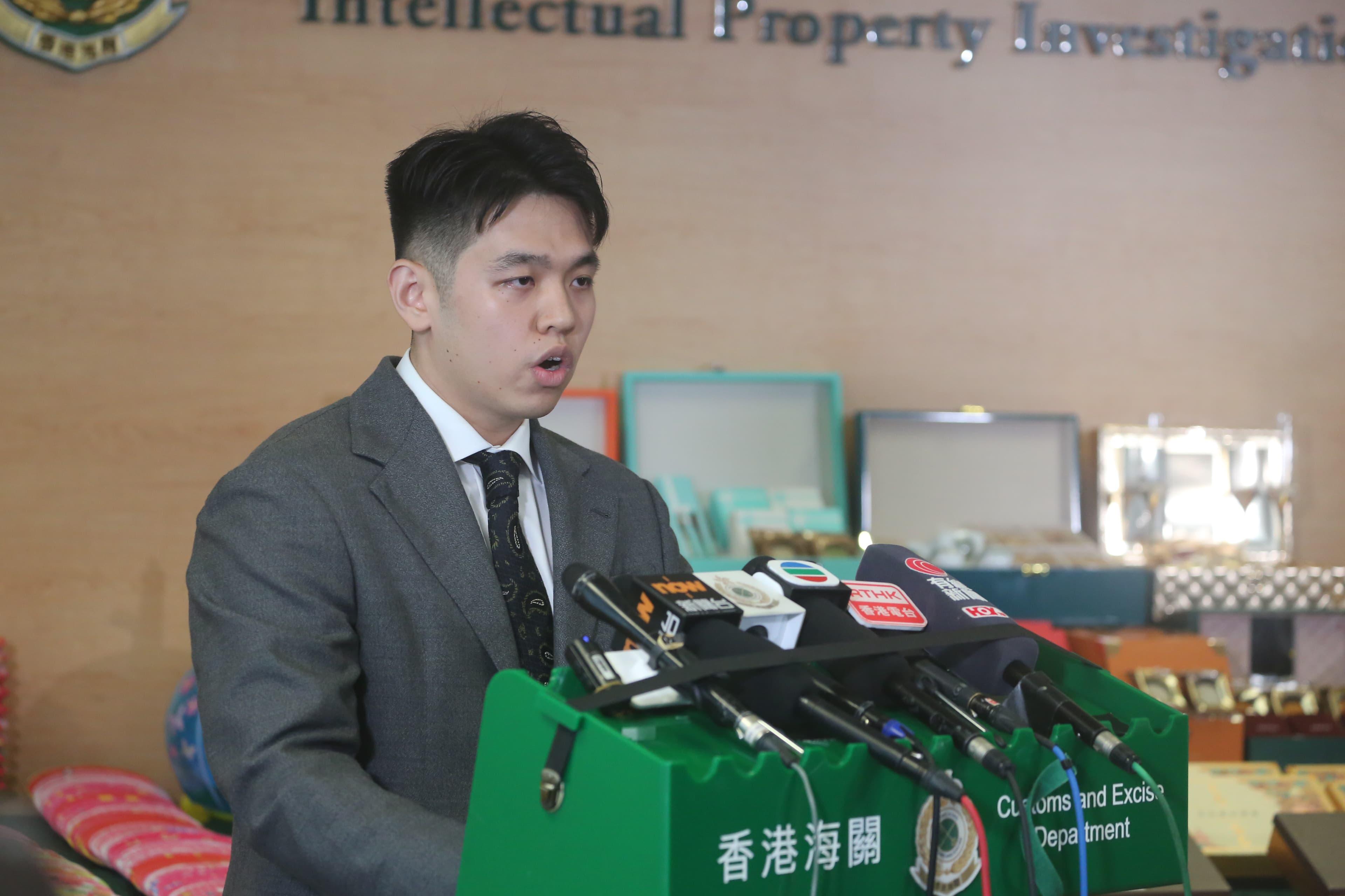 海關版權及商標調查科科技罪案調查組高級調查主任廖聞晉交代案情。