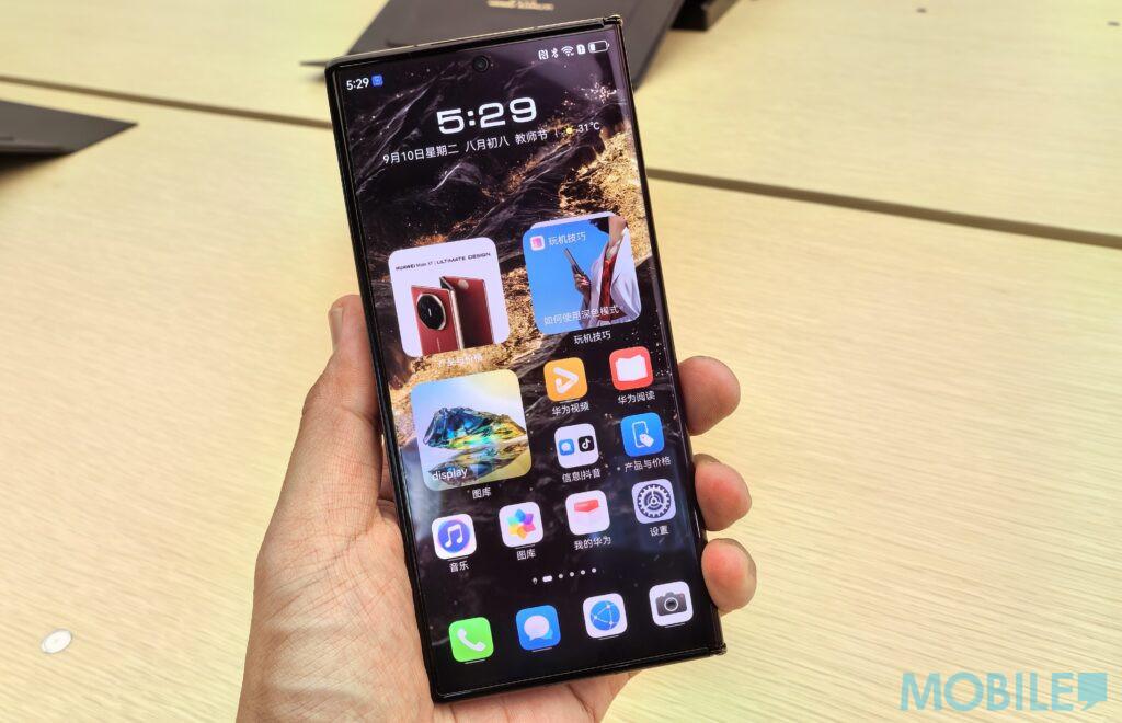 開啟單屏後為6.4吋(2232 × 1008)