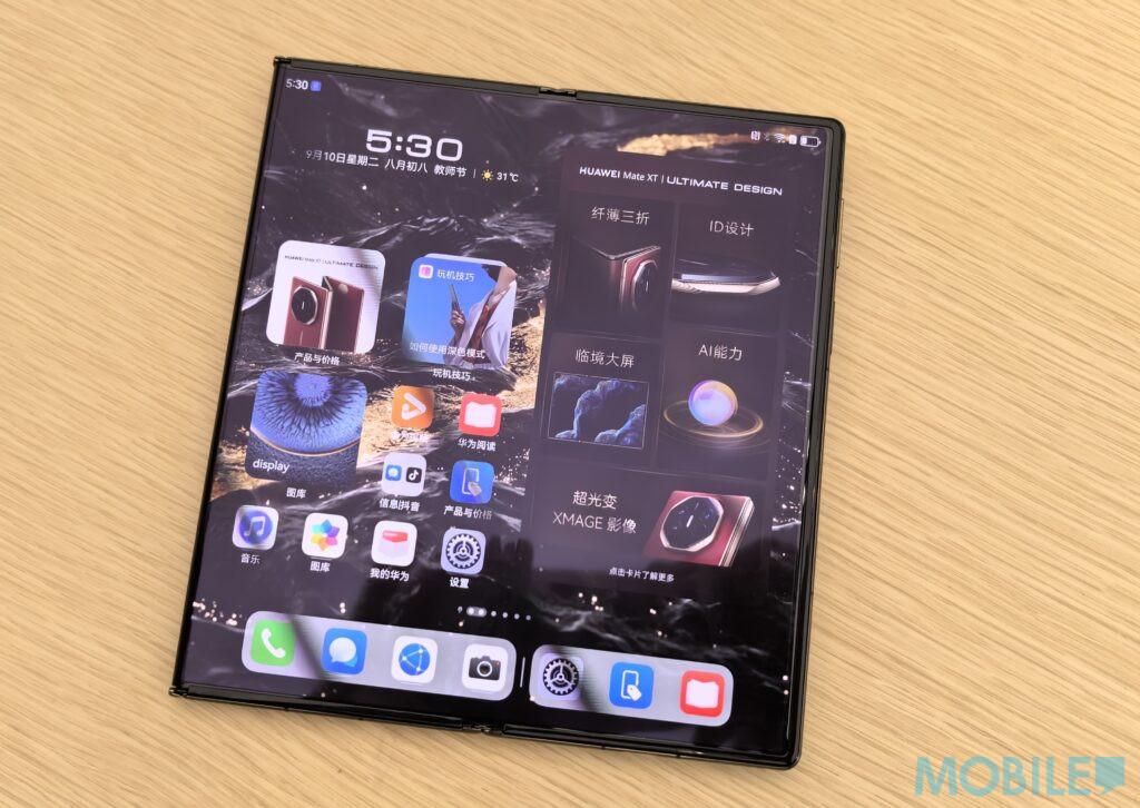 開啟雙屏後為7.9吋(2232 × 2048)