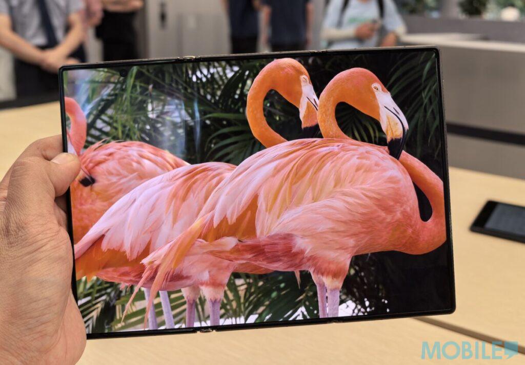 屏幕全開時達到 10.2 吋(2232 × 3184)