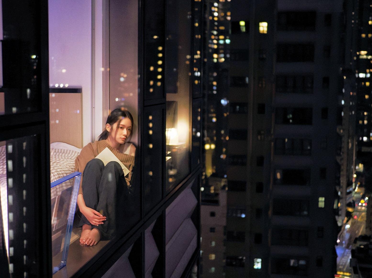 Cloud新歌《引我笑》MV剖白搬離娘家獨居,經歷無助和孤單的痛苦心聲。