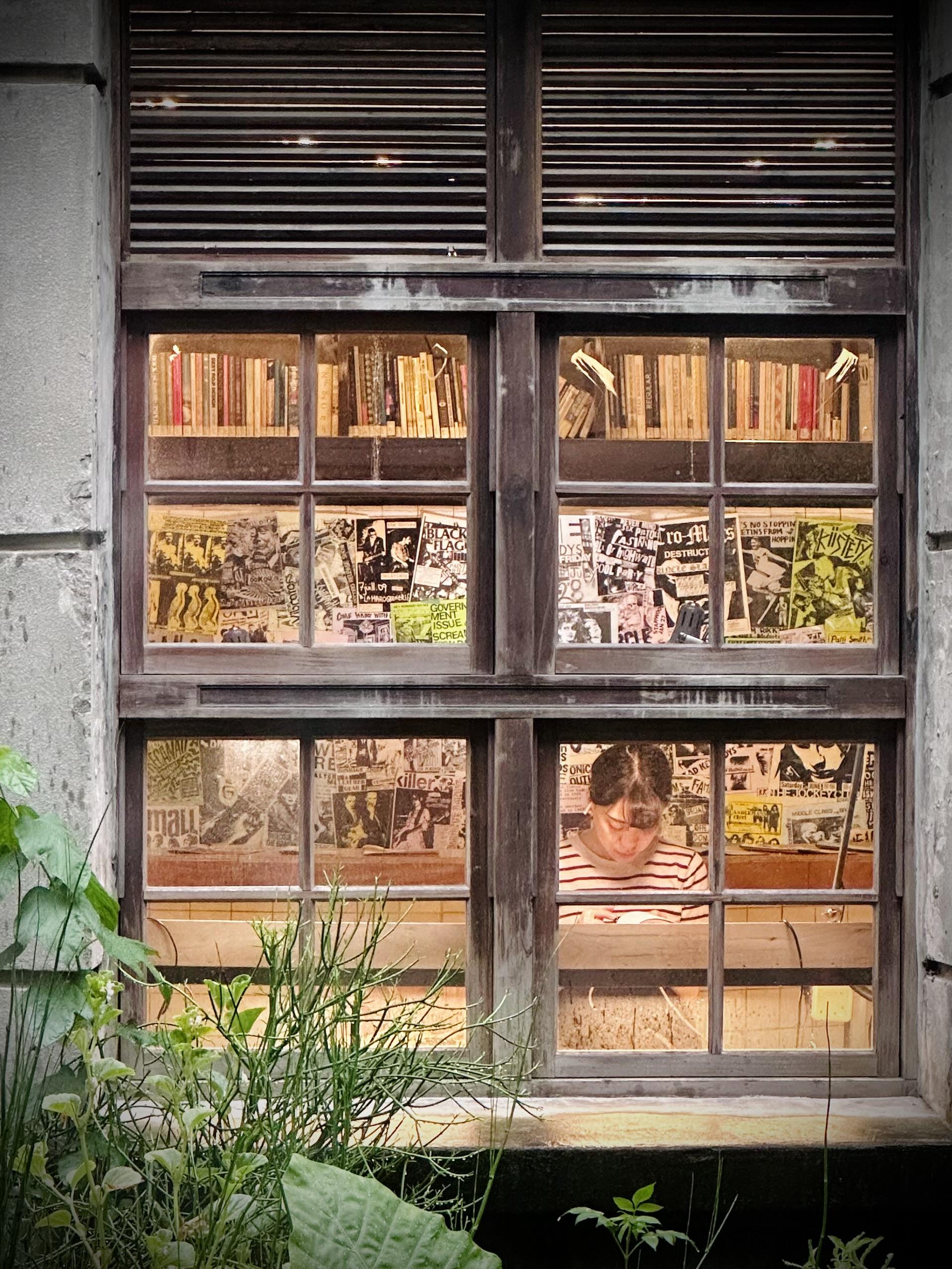 昔日的弧形牆身、木質格子窗框等都一一保留。