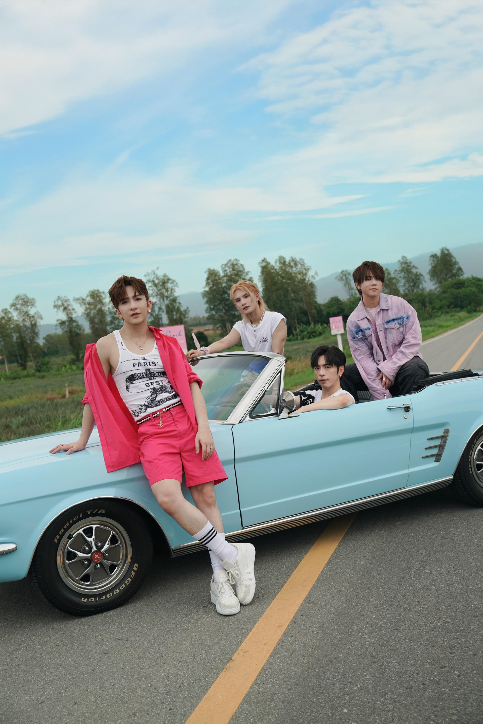 姜濤、Anson Lo、Edan和Jeremy遠赴泰國拍小組歌《Strawberry Love》MV。