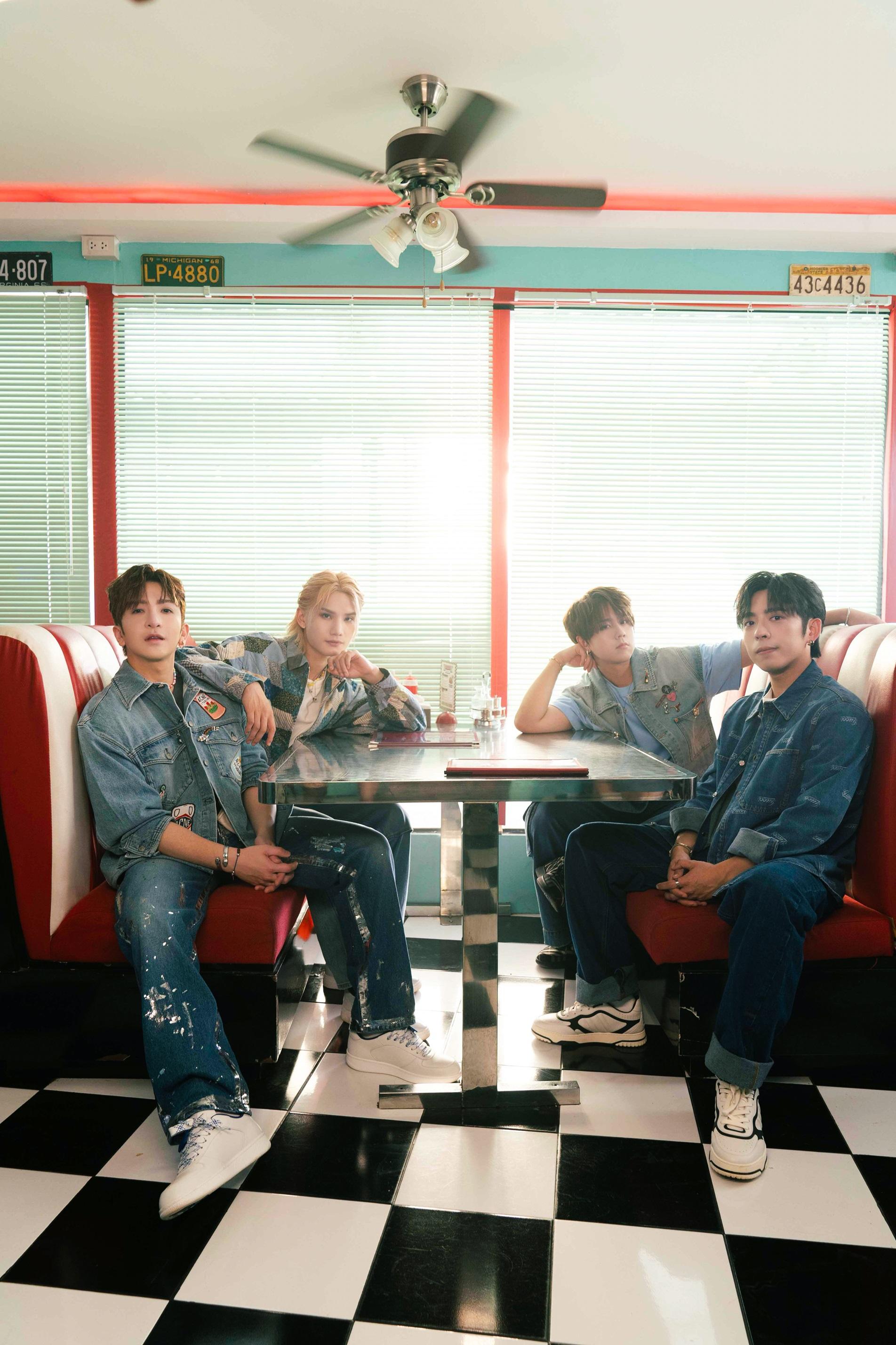 姜濤、Anson Lo、Edan和Jeremy遠赴泰國拍小組歌《Strawberry Love》MV。